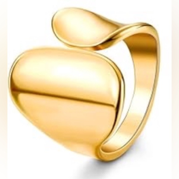 4/25$ Elegant Gold Ring Adjustable to size 5 to 7 - Picture 3 of 3